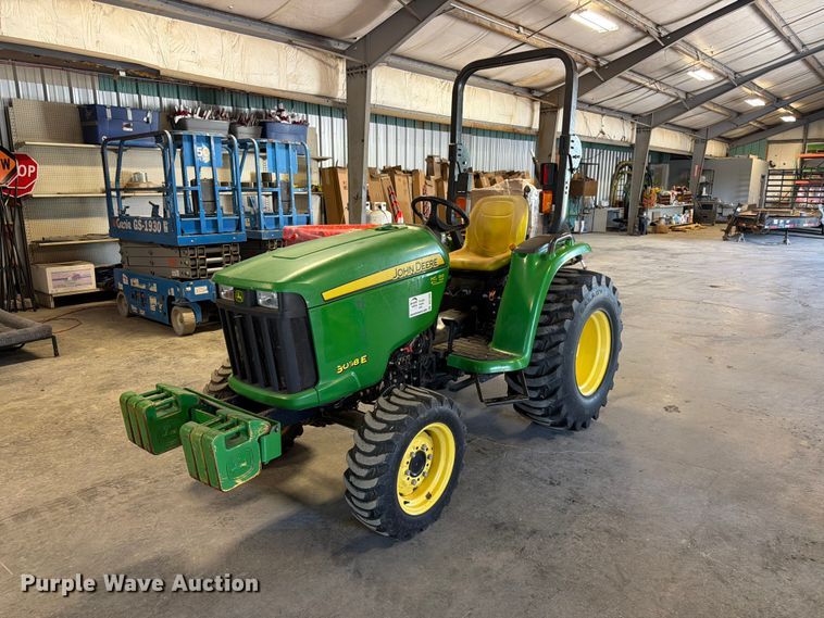 2016 John Deere 3038E MFWD tractor - DQ7949