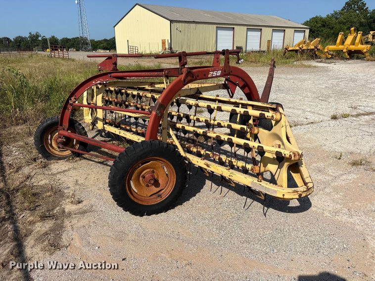 1991 New Holland 258 hay rake - ET0089