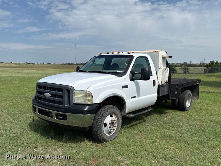 2005 Ford F350 Super Duty bale bed pickup truck - ET6393