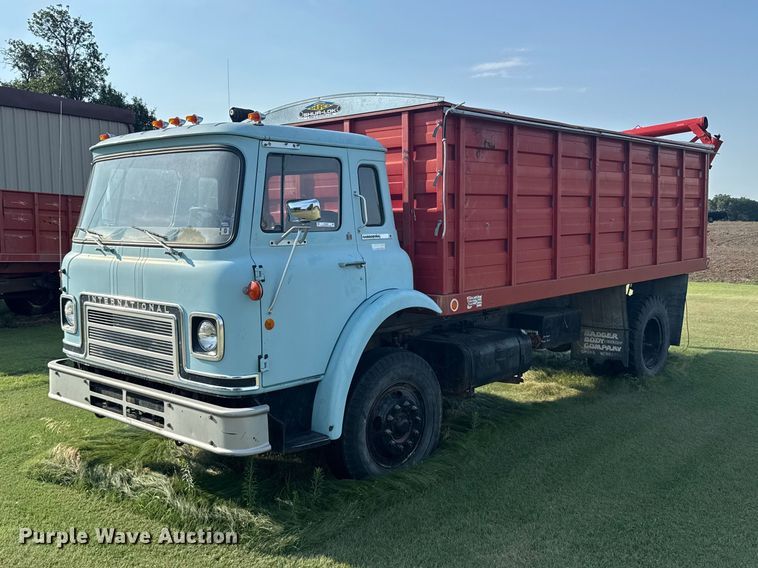 1976 International Cargostar grain truck - EW4967