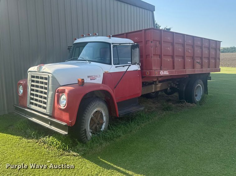 1976 International Loadstar grain truck - EW4968