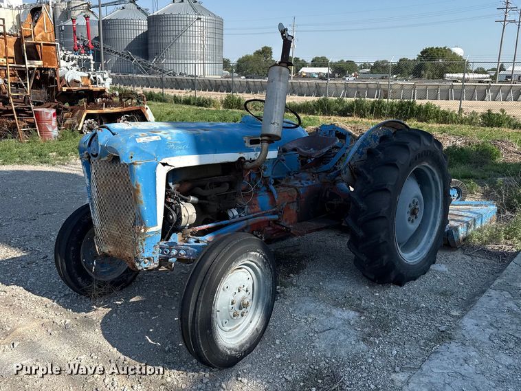 Ford tractor - FB6897