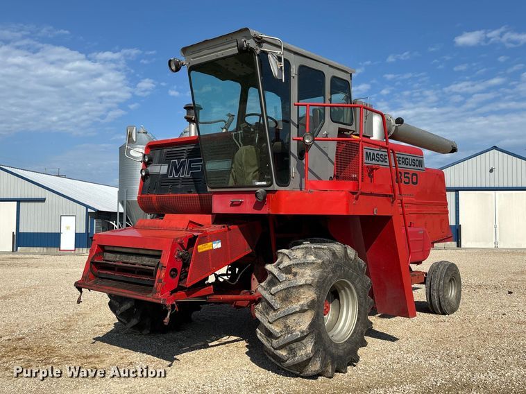 1983 Massey Ferguson 850 combine - FC1875