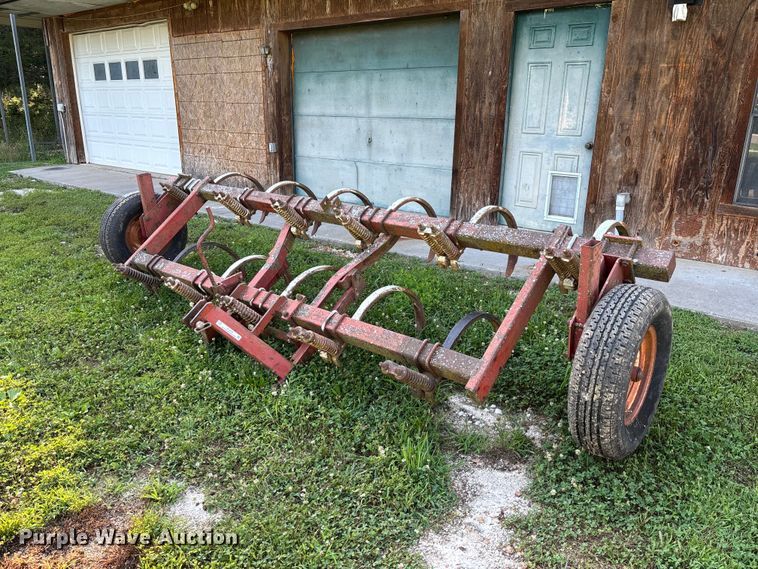 International Chisel plow - FC1878