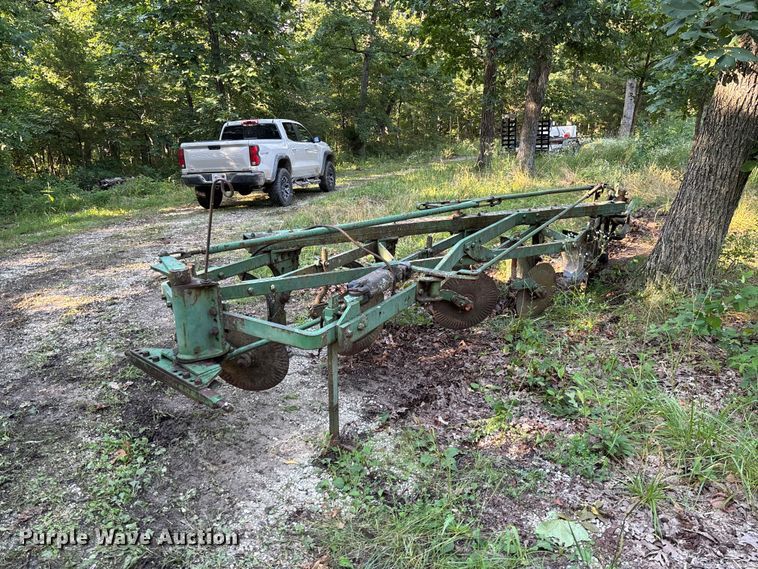 John Deere five bottom plow - FC1879