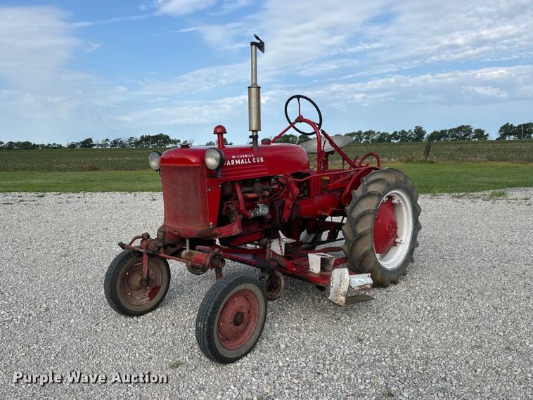 1947 International Harvester Farmall Cub tractor - MZ9701