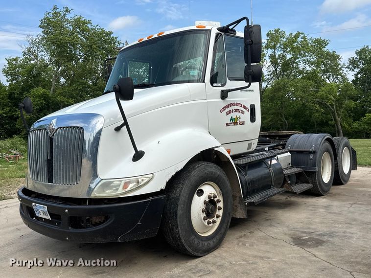 2007 International 8600 semi truck - NA9432