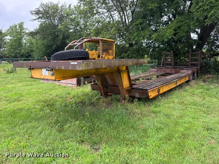 1975 Hyster C25TDA drop deck equipment trailer - NA9441