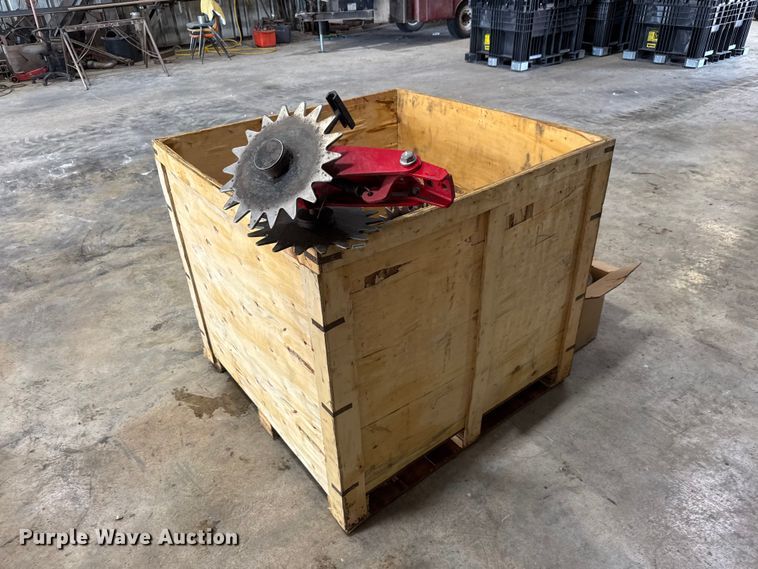 (16) spiked closing wheels - NA9475