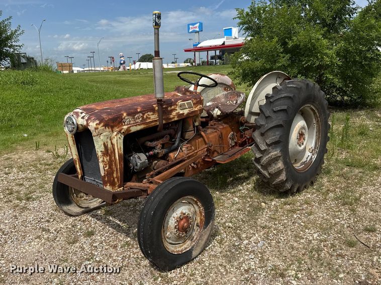 Ford 630 tractor - NJ9210