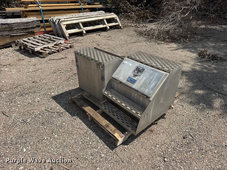 Merrit truck steps - DY2991