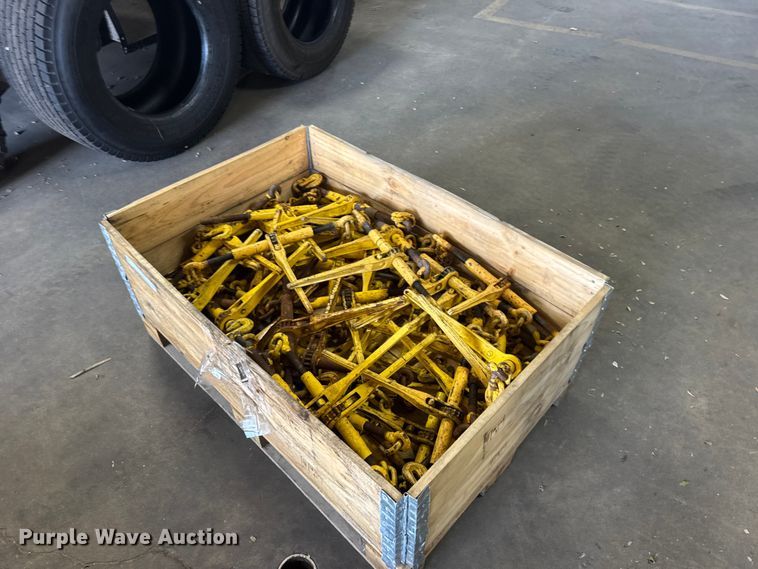 Approximately 50 ratcheting binders - DY2996
