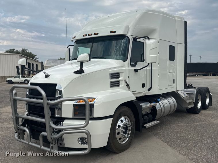 2024 Mack Anthem semi truck - DY3071