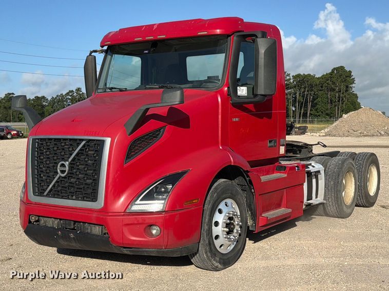 2019 Volvo VNR semi truck - ED5317