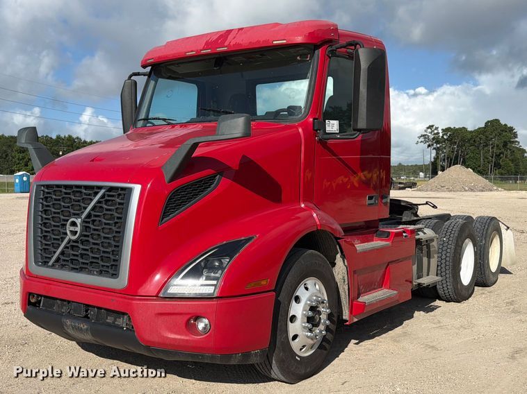 2019 Volvo VNR semi truck - ED5319