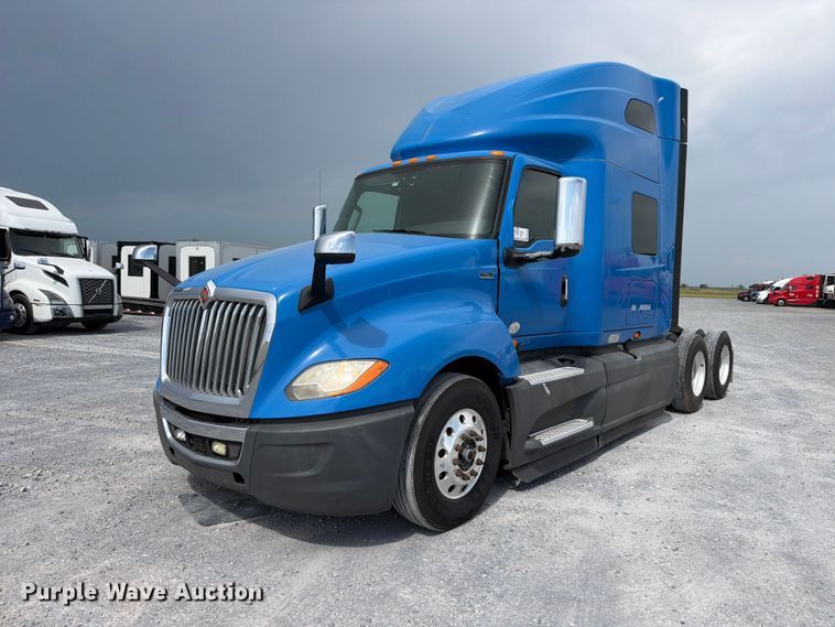 2018 International LT625 semi truck - ED5366