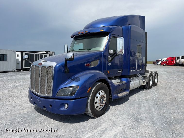 2020 Peterbilt 579 semi truck - ED5369