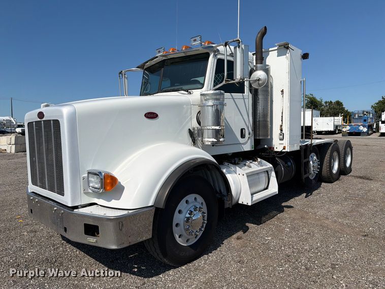 2014 Peterbilt 367 semi truck - EG9283