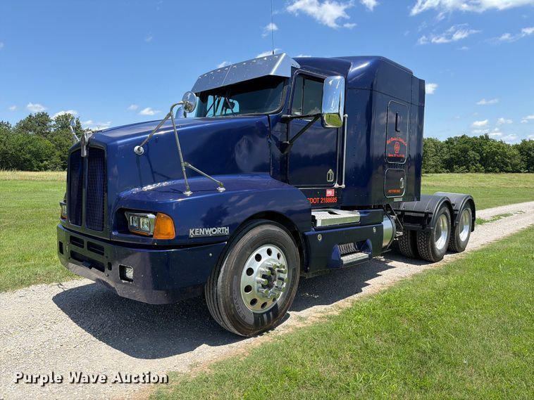 2003 Kenworth T600 semi truck - EQ8007