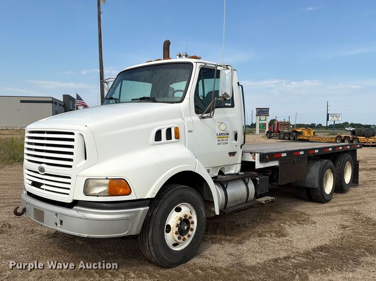 2000 Sterling Truck A9513 flatbed truck - ER1820