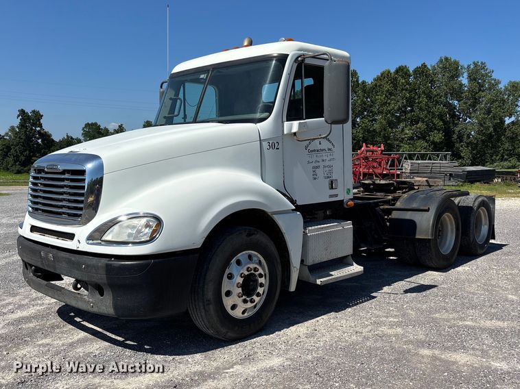 2011 Freightliner Columbia semi truck - ER3118