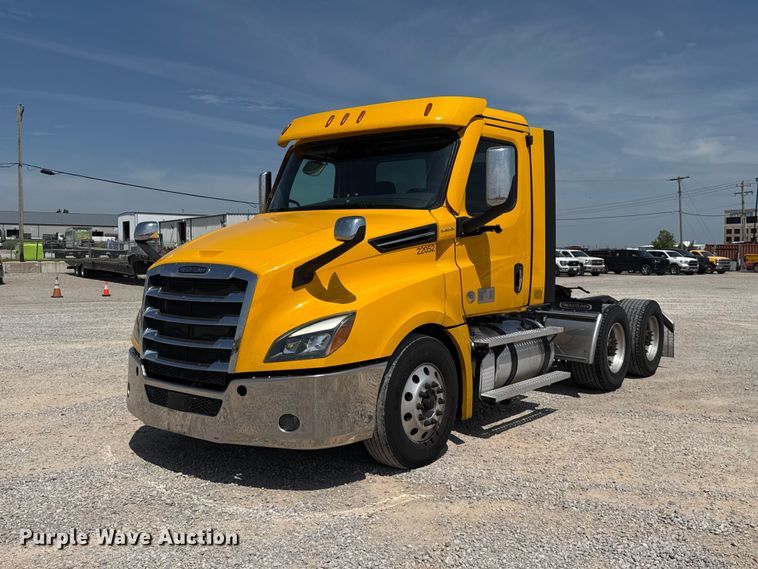 2022 Freightliner Cascadia 126 semi truck - ET6429