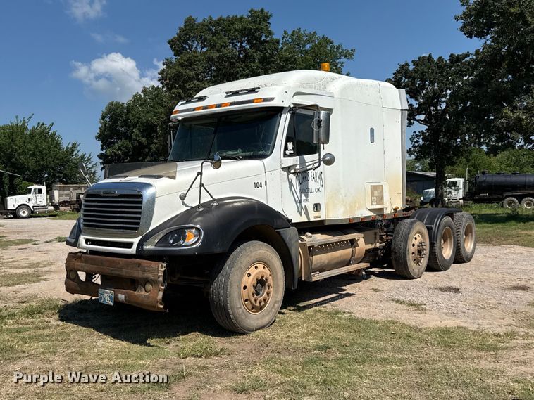 2001 Freightliner Columbia semi truck - ET6452