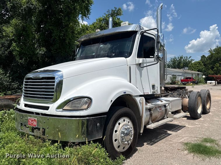 2006 Freightliner Columbia semi truck - ET6455