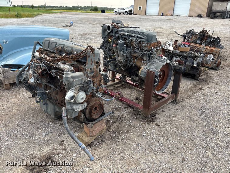(2) Paccar diesel engines - EW0005