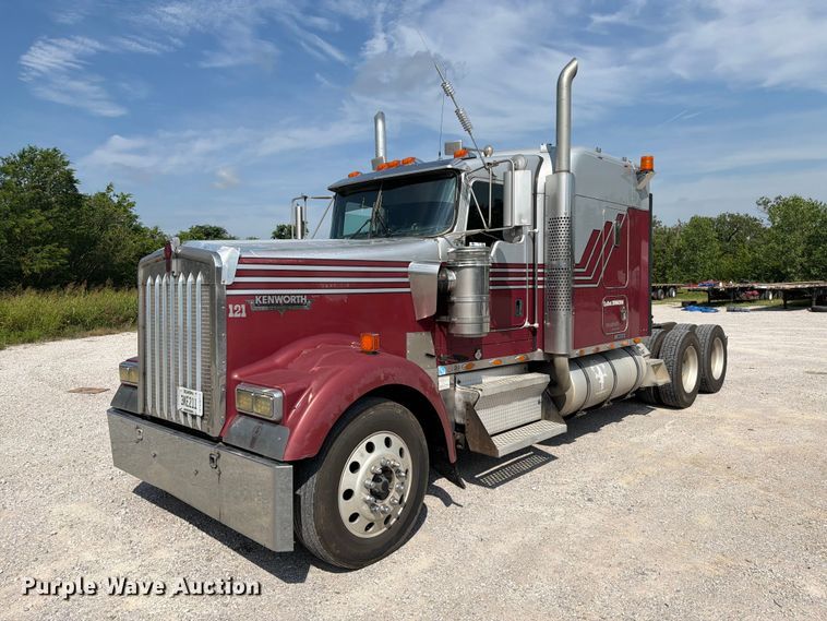 2005 Kenworth W900 semi truck - FI0266