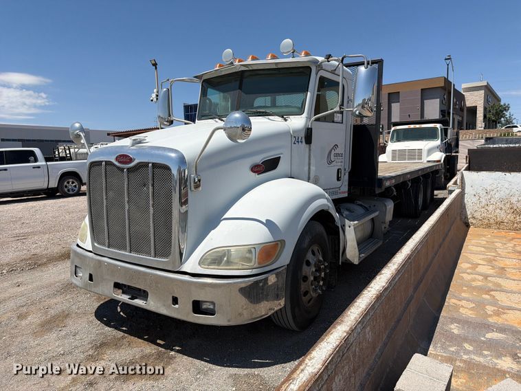 2011 Peterbilt 384 flatbed truck - FK4519
