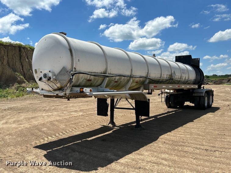 1987 Fruehauf Corp. 4GL014302 tank trailer - NM9833