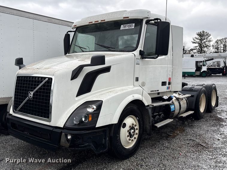 2017 Volvo VNL semi truck - YA2441