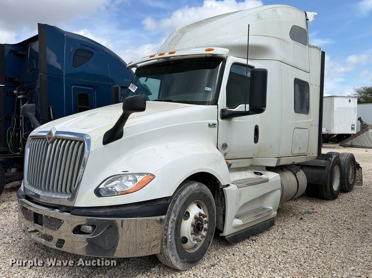 2019 International LT625 semi truck - YA2683