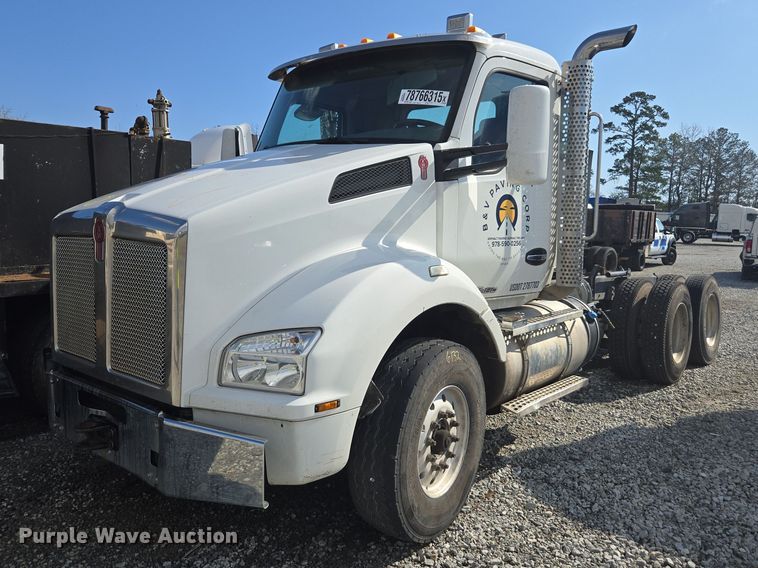 2017 Kenworth T880 truck cab and chassis - YA2753