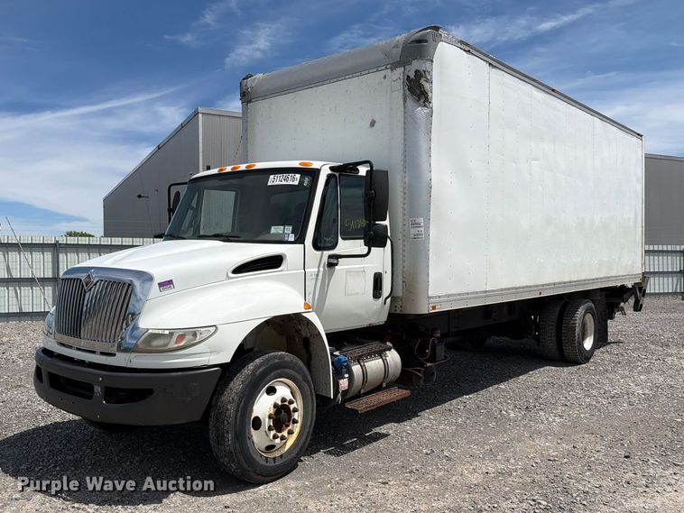 2016 International 4300 box truck - YA3364