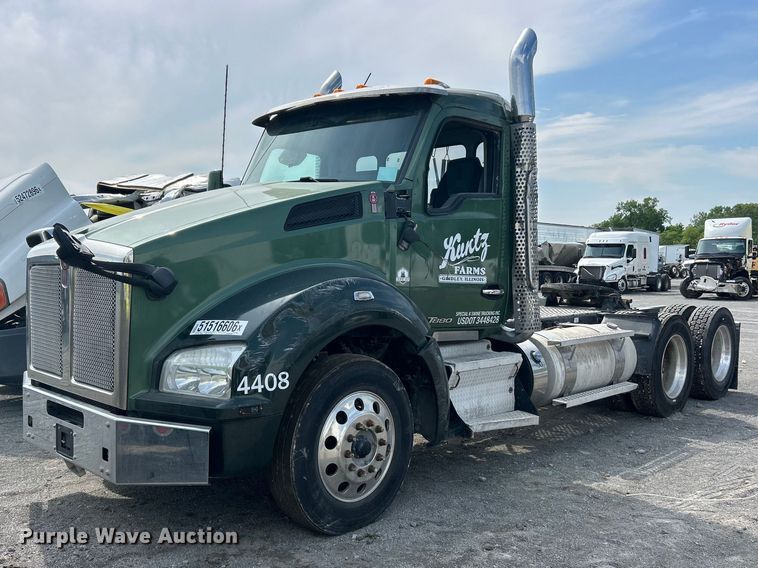 2020 Kenworth T880 semi truck - YA3489