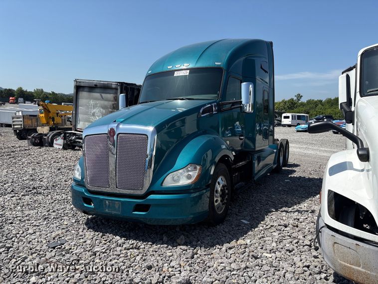 2021 Kenworth T680 semi truck - YA3859