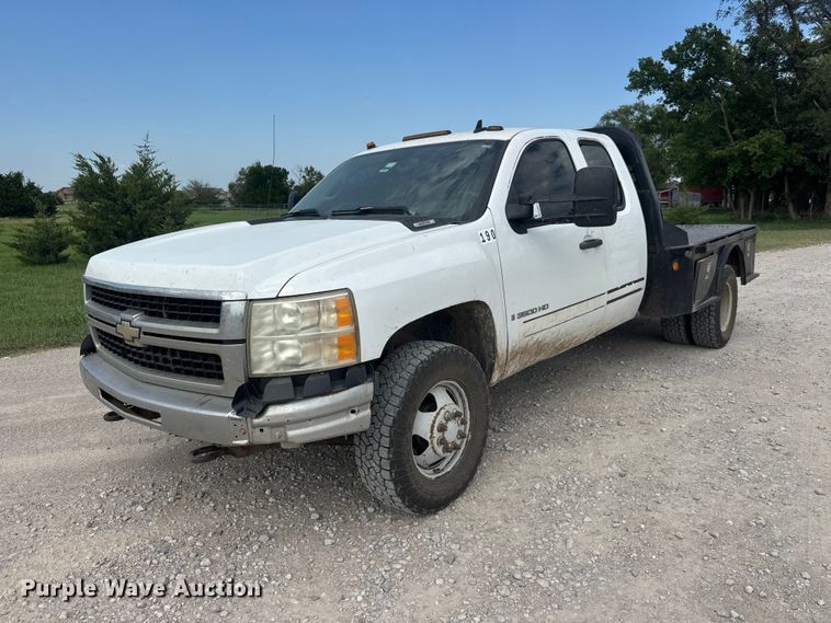 2008 Chevrolet Silverado 3500HD Ext. Cab flatbed pickup truck - DW6777