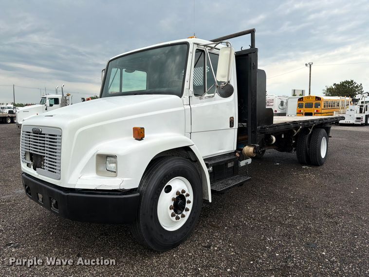 2000 Freightliner FL70 flatbed truck - EG9233