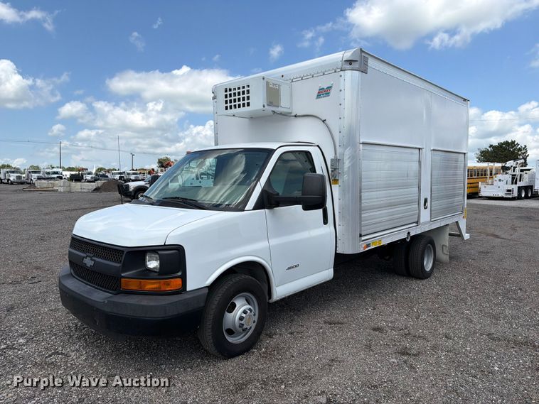 2015 Chevrolet Express 4500 refrigerated delivery truck - EG9252