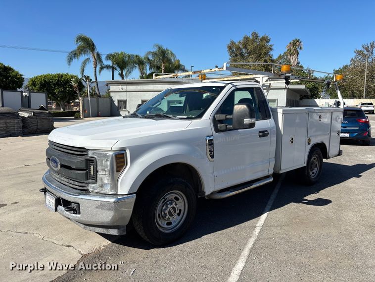 2018 Ford F250 utility bed pickup truck - EL2496