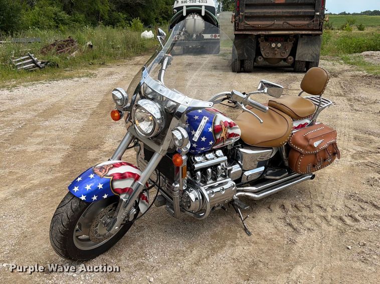 1997 Honda Valkyrie motorcycle - EO8599