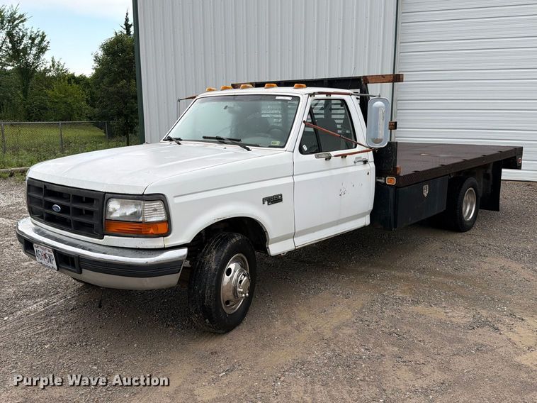 1995 Ford F350 XL flatbed pickup truck - EO8601