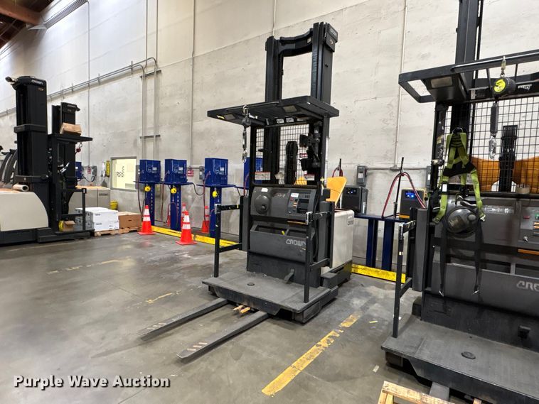 2016 Crown SP4050-30 order picker - EP3008