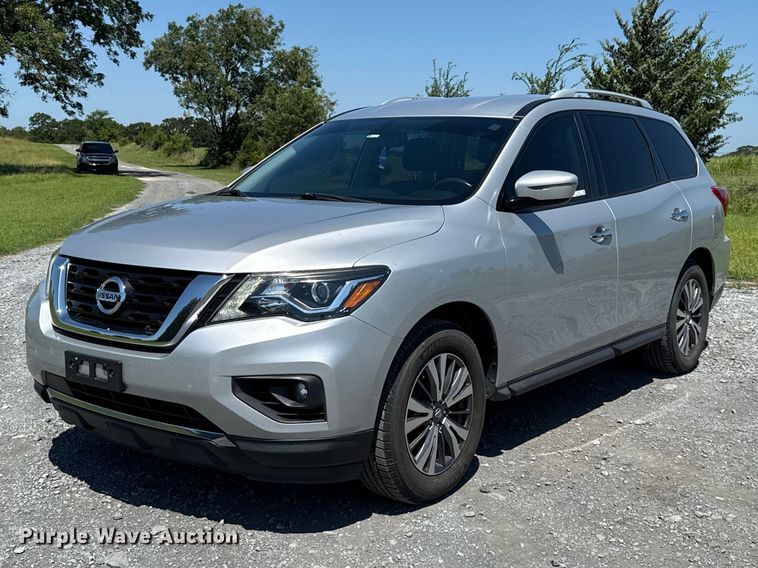 2017 Nissan Pathfinder SUV - ET6475