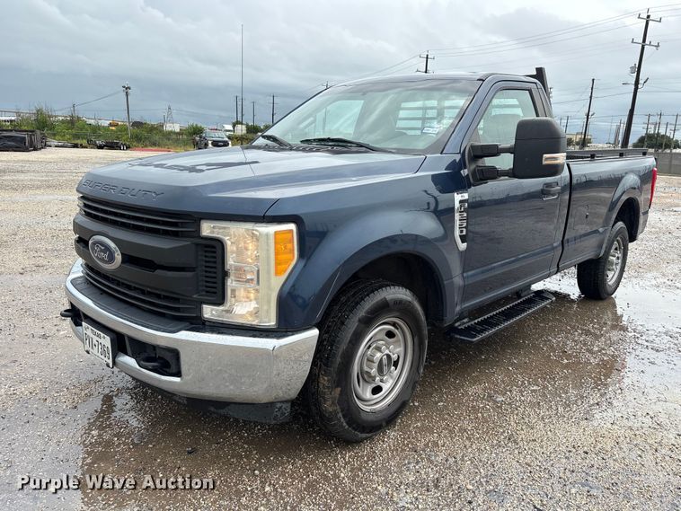2017 Ford F250 Super Duty pickup truck - EU0741