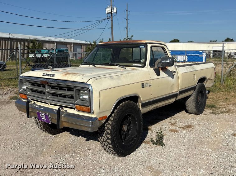 1988 Dodge W250 pickup truck - EU5781