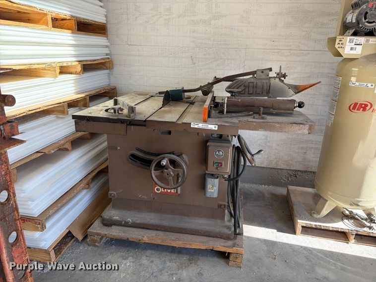 Oliver Machine table saw - EV2326