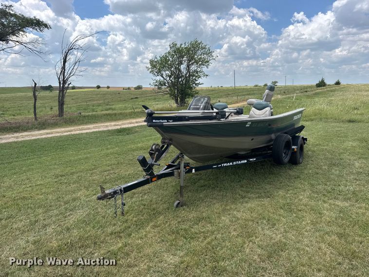 2002 Tracker Pro deep v 16 boat - EW4983